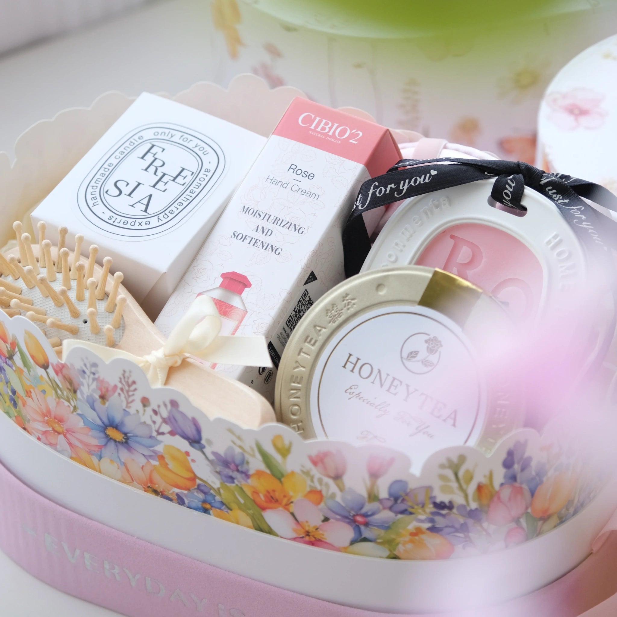 Rose Freesia Gift Box