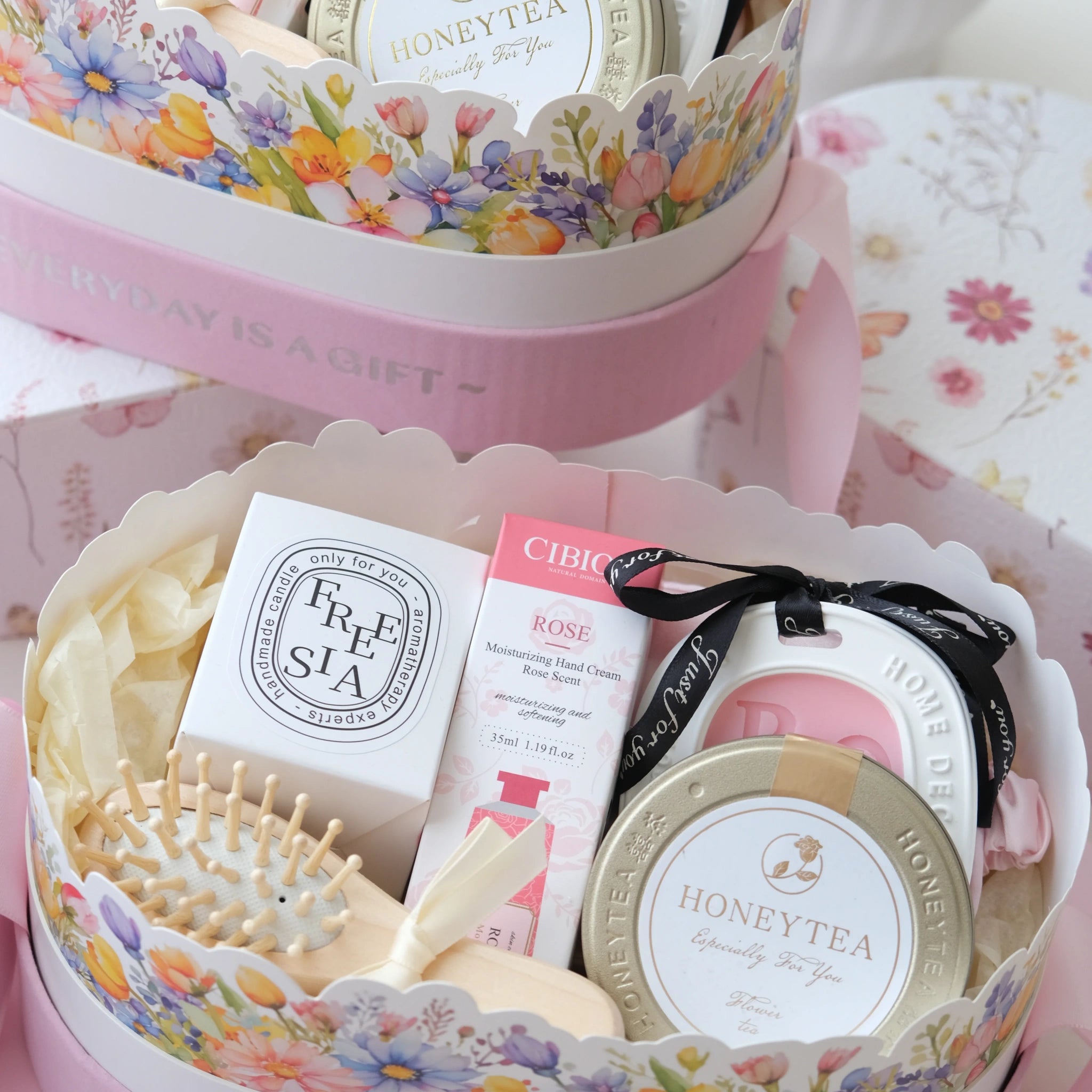 Rose Freesia Gift Box
