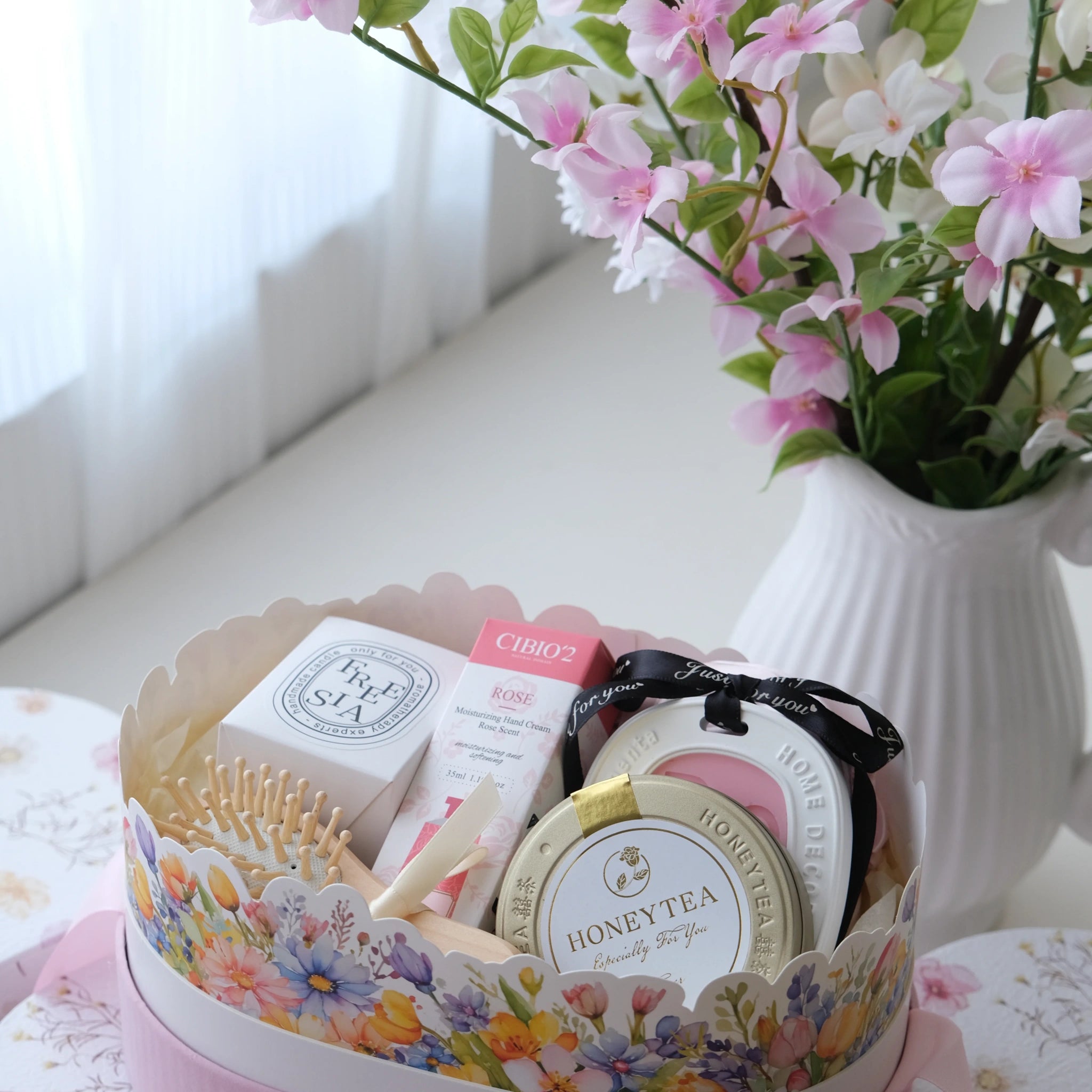 Rose Freesia Gift Box